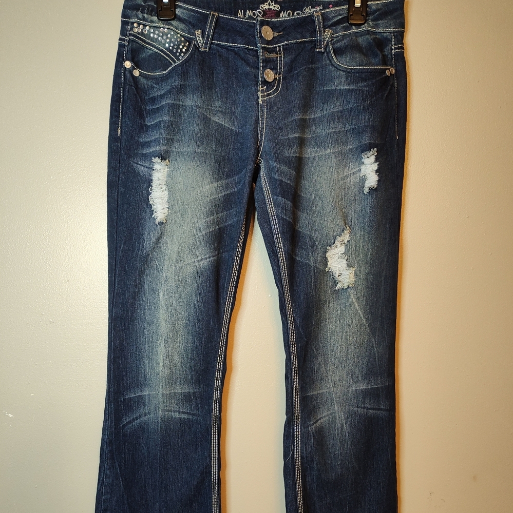 Stylish Blue Distressed Women Jeans